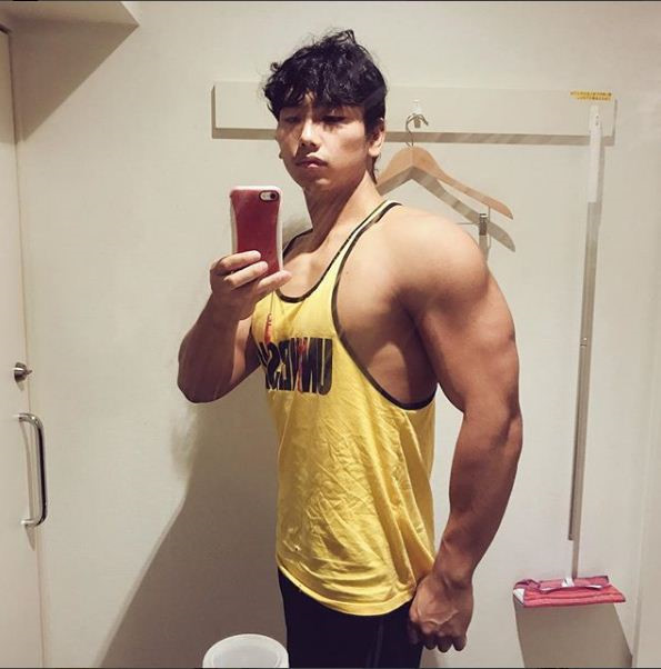 Màn giả gái xinh như thật của anh chàng cơ bắp Nhật Bản